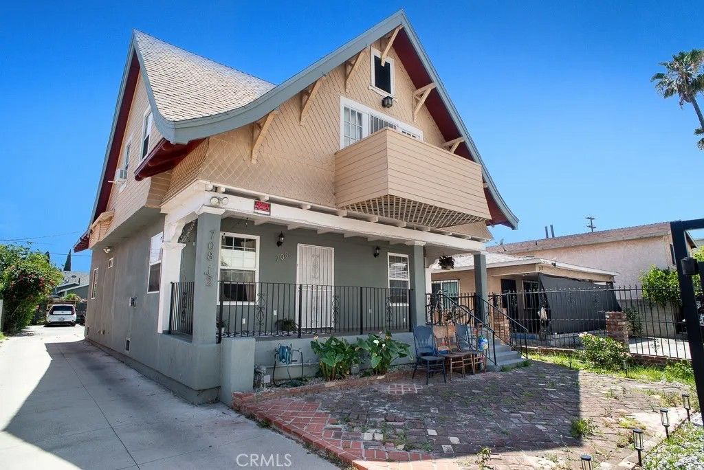 Photo of 708 W 40th Pl, Los Angeles, CA 90037 (MLS # SR26089504)