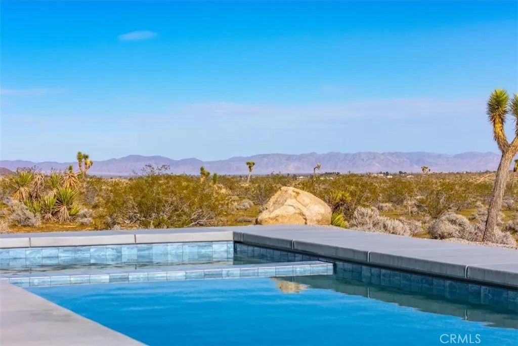 Photo of 621 N Sage Avenue, Yucca Valley, CA 92284 (MLS # JT26037458)