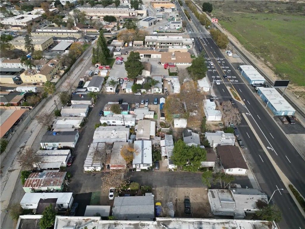 Photo of 24833 Railroad Ave, Newhall, CA 91321 (MLS # CV26016949)