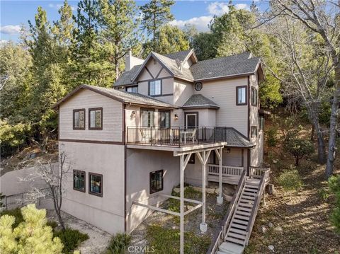 Photo of 965 Sandalwood Drive, Lake Arrowhead, CA 92352 (MLS # IG26014820)