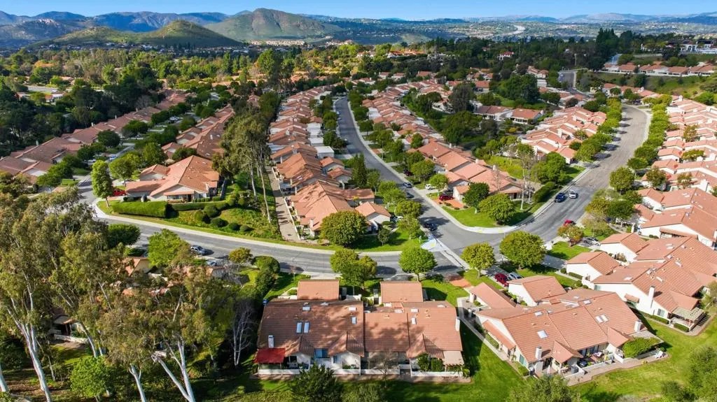 17859 Avenida Alozdra