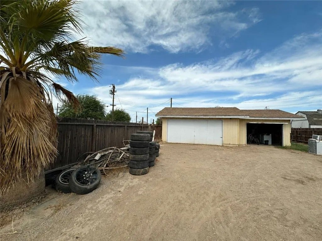 87 Niland Avenue