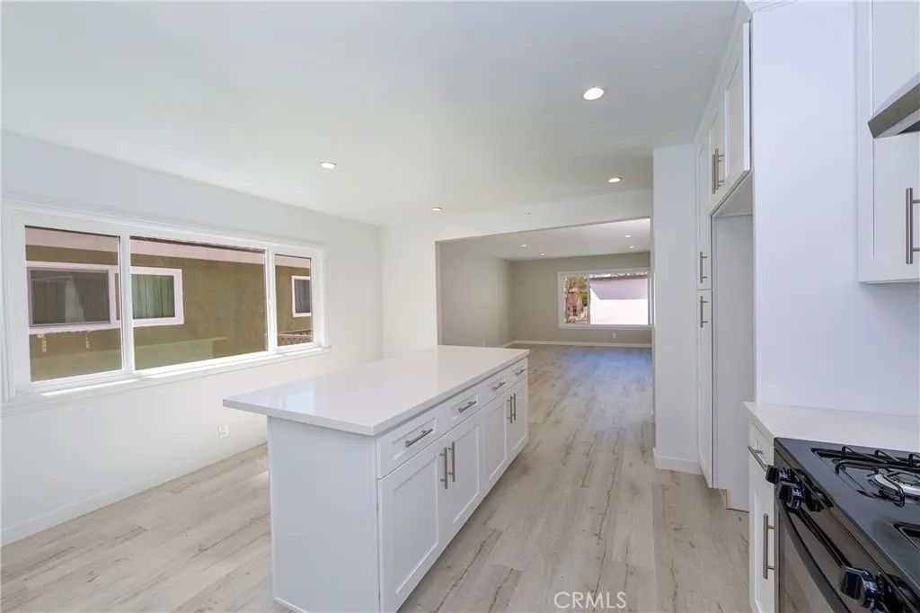 Photo of 232 W Linden Ave #B, Burbank, CA 91502 (MLS # BB26078819)