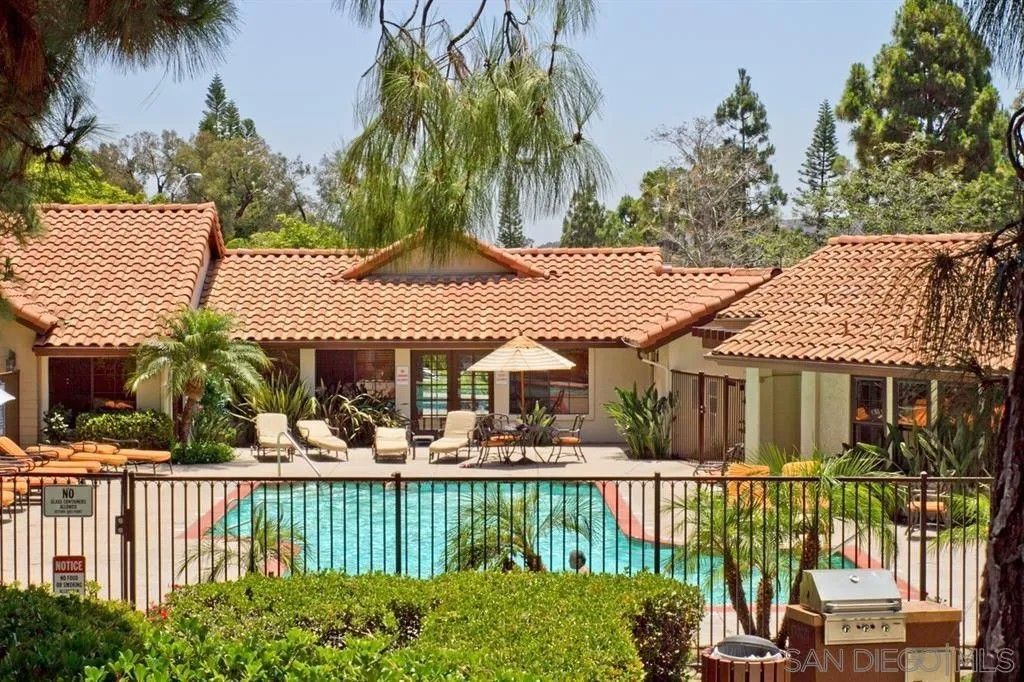 Photo of 12695 Camino Mira Del Mar, San Diego, CA 92130 (MLS # 260007503)