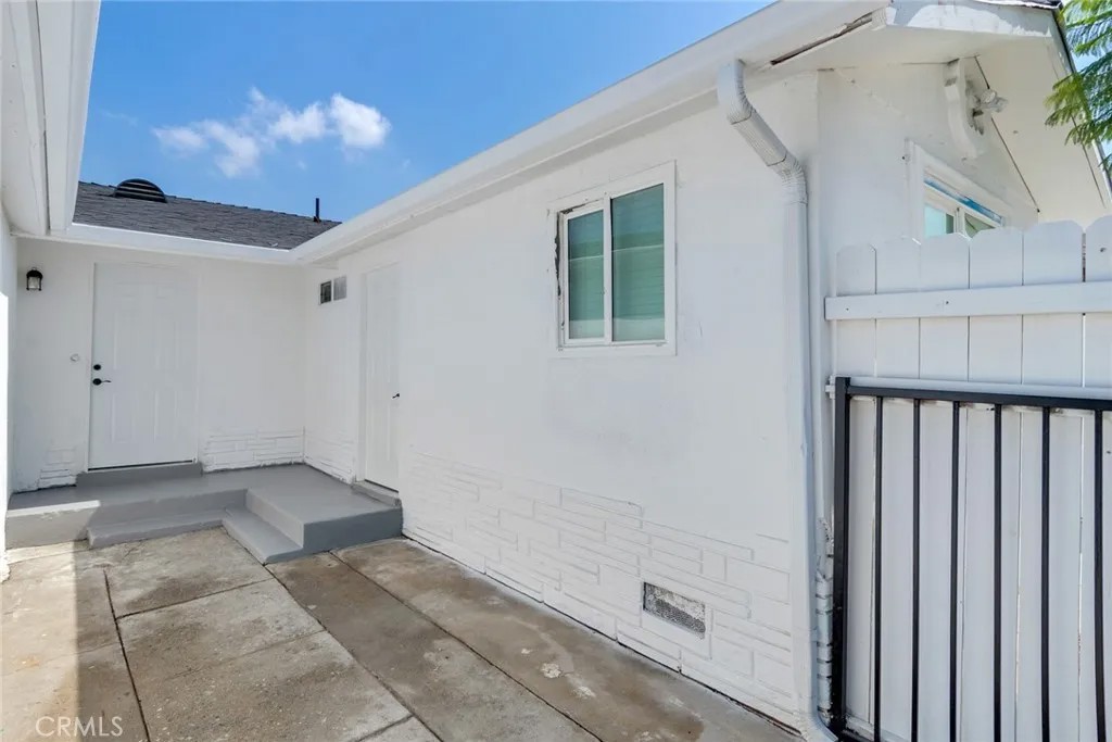 1143 E 106th Street