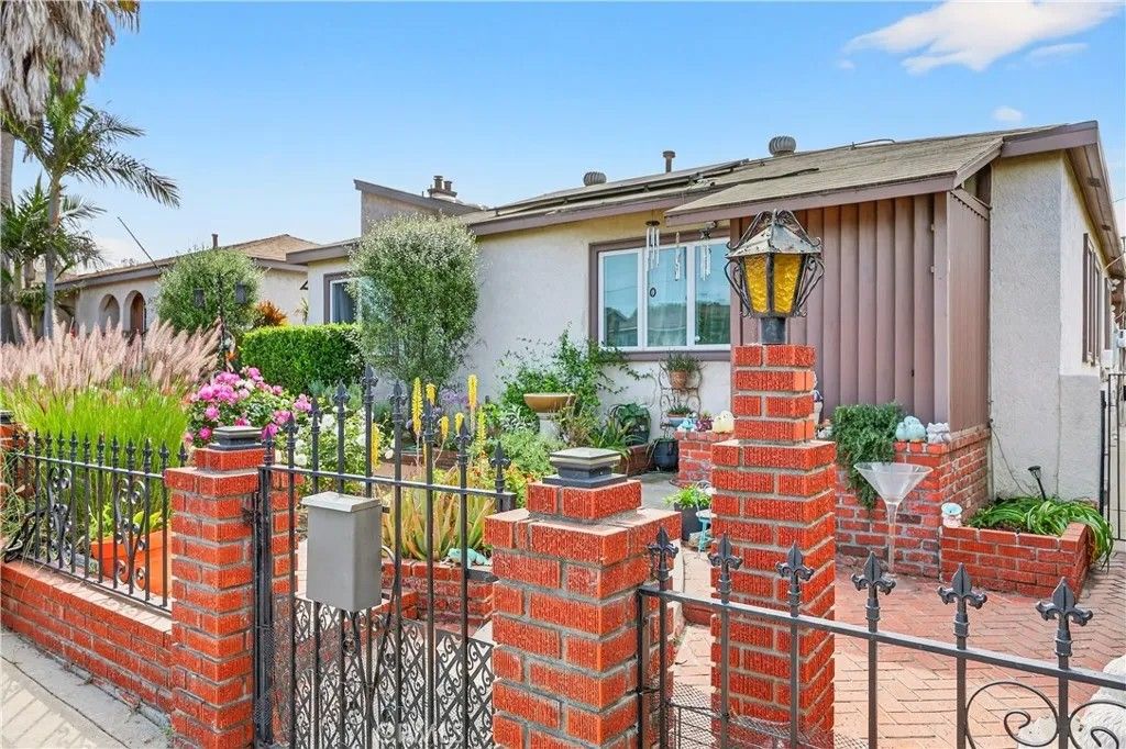 Photo of 1442 W G Street, Wilmington, CA 90744 (MLS # TR26074448)