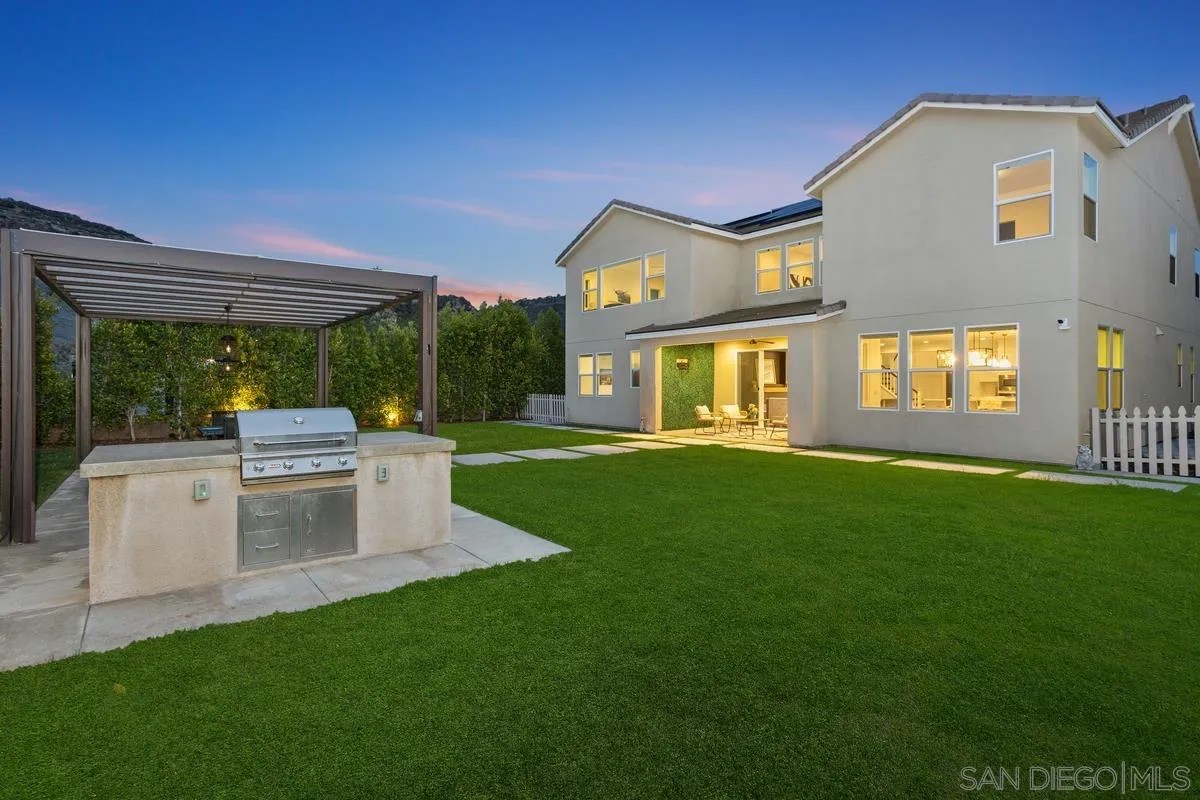 2807 California Poppy Street
