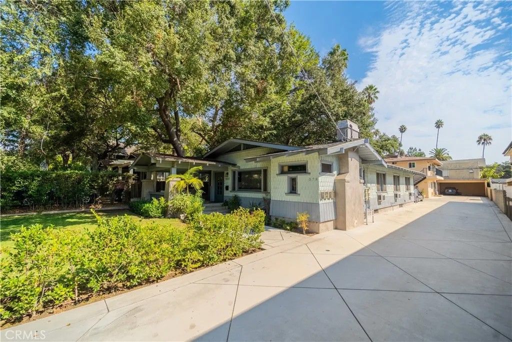 Photo of 580 N Holliston Avenue, Pasadena, CA 91106 (MLS # PW26096741)