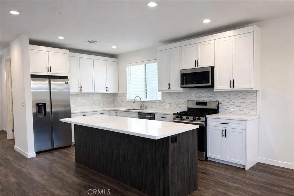 Photo of 7105 N Dylan Court, Reseda, CA 91335 (MLS # SR26061319)