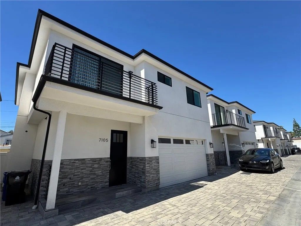 Photo of 7105 N Dylan Court, Reseda, CA 91335 (MLS # SR26061319)