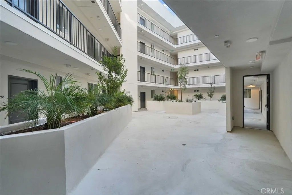 Photo of 8750 Sepulveda Boulevard #306, North Hills, CA 91343 (MLS # SR26071659)