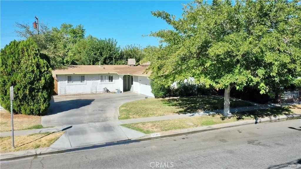 Photo of 45911 Kingtree Avenue, Lancaster, CA 93534 (MLS # SR25241036)