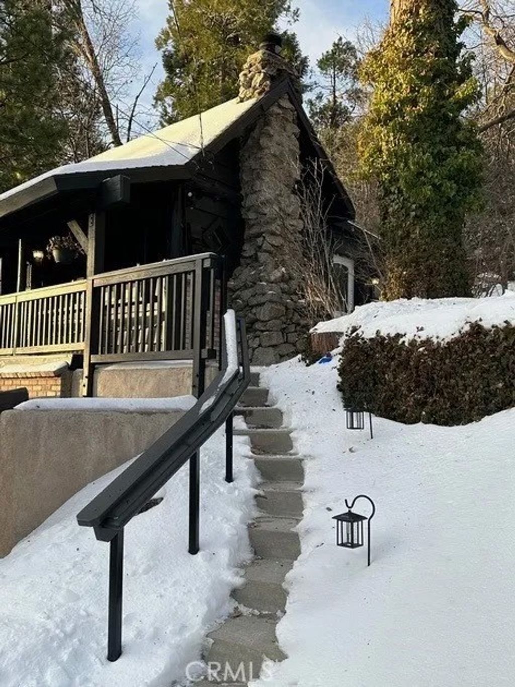 Photo of 2410 Secret Dr, Running Springs, CA 92382 (MLS # IG26046338)