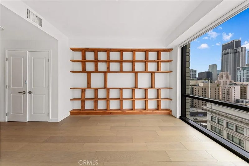400 S Broadway 1607