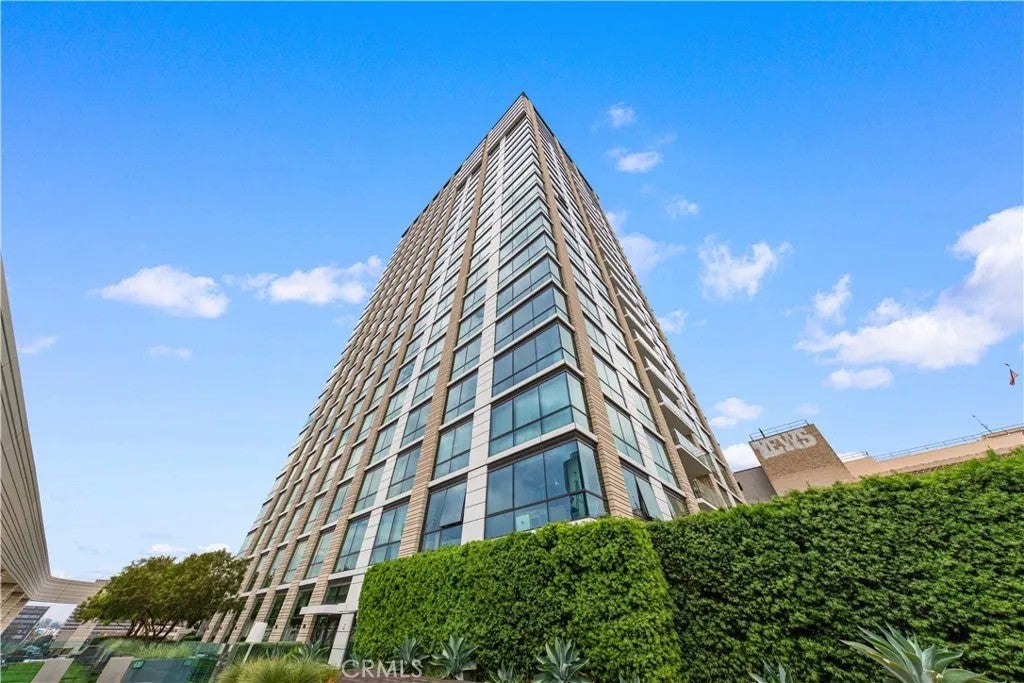 Photo of 400 S Broadway #1607, Los Angeles, CA 90013 (MLS # AR26182310)