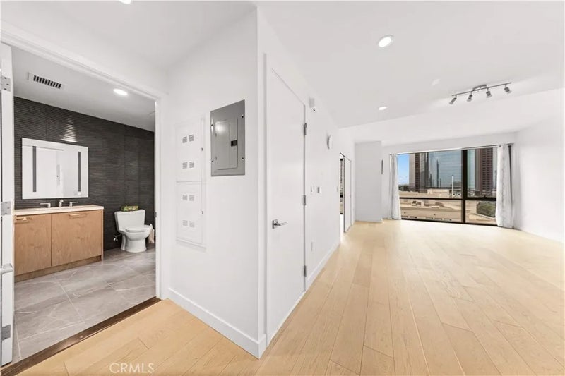 400 S Broadway 1607