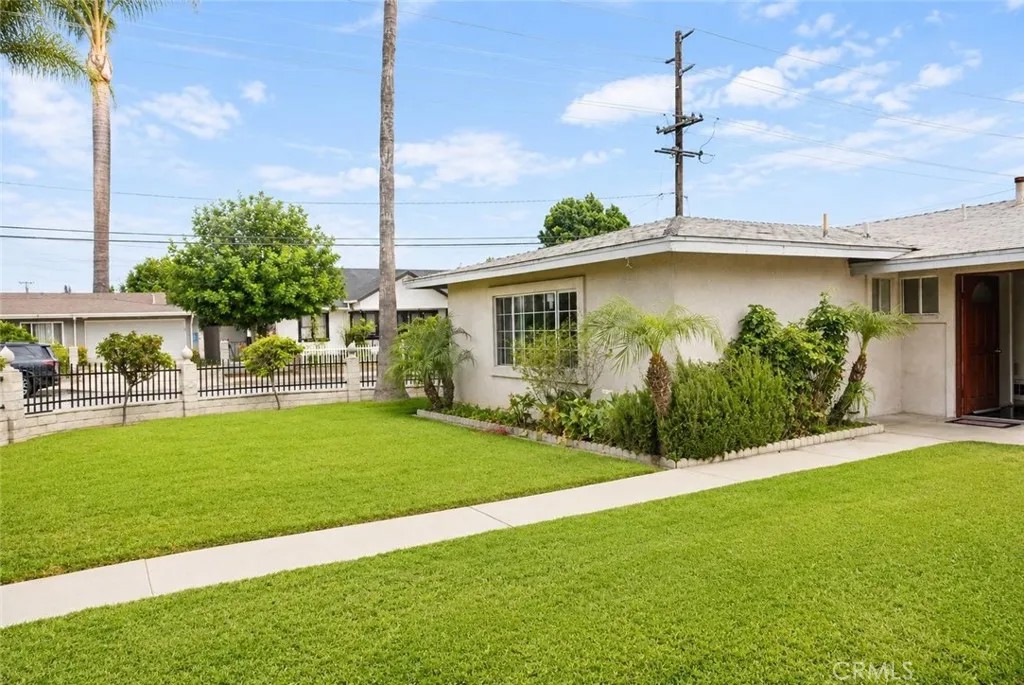 1134 Hermosa Avenue