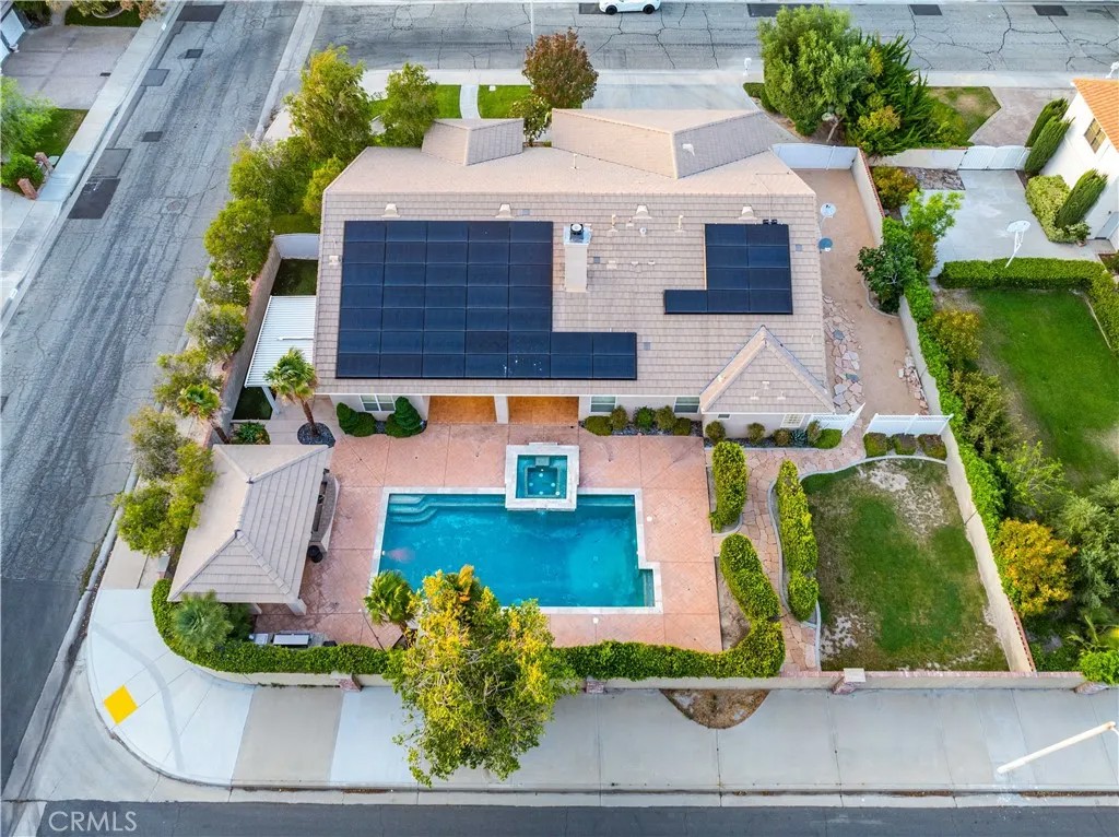 2738 Parton Circle