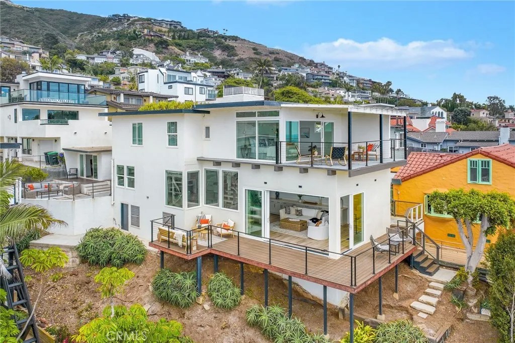 32015 Point Place