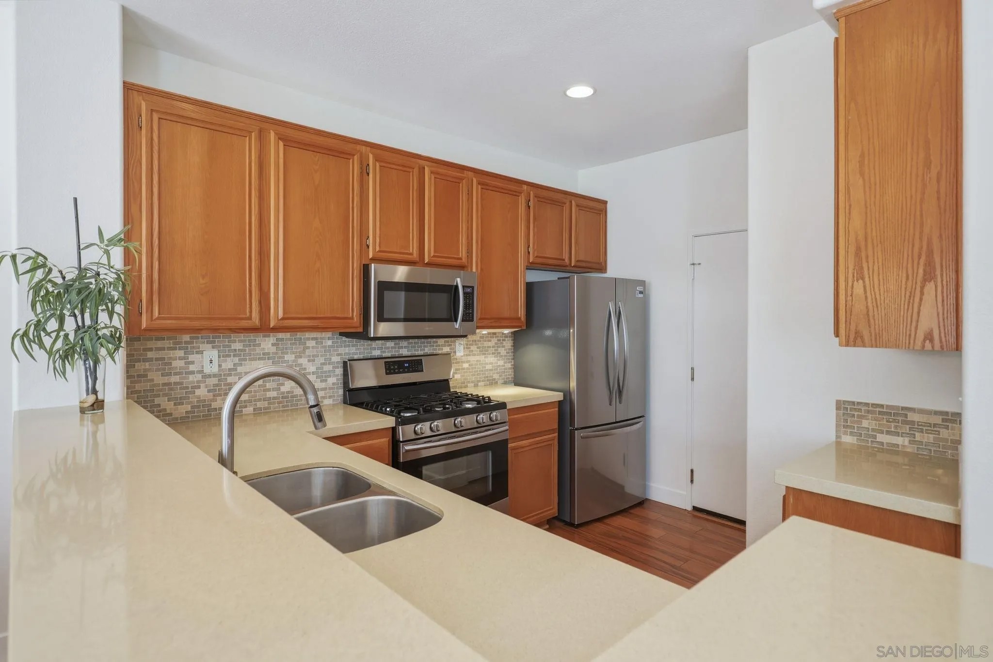 9615 W Canyon 4