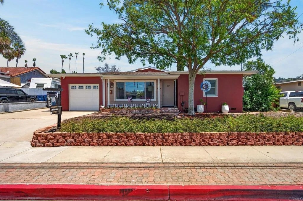 1045 S Magnolia