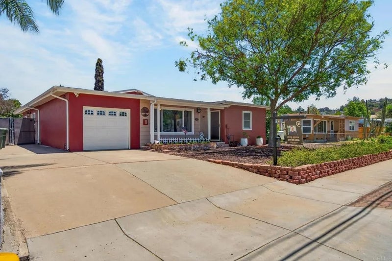 1045 S Magnolia