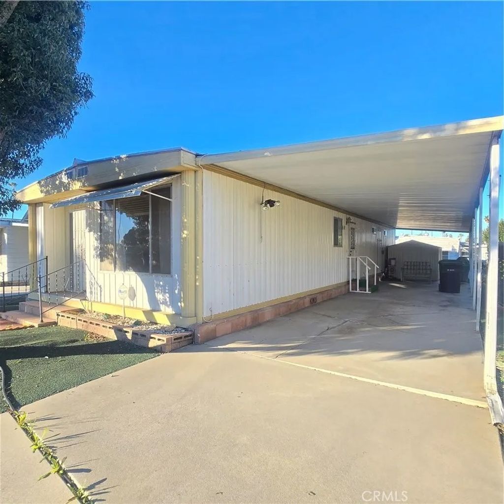 Photo of 841 San Mateo Cir, Hemet, CA 92543 (MLS # SW26008478)