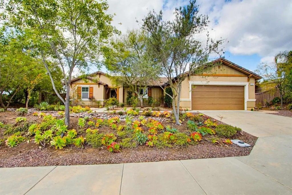 Photo of 352 Tom McGuinness Jr Circle, Fallbrook, CA 92028 (MLS # NDP2603984)