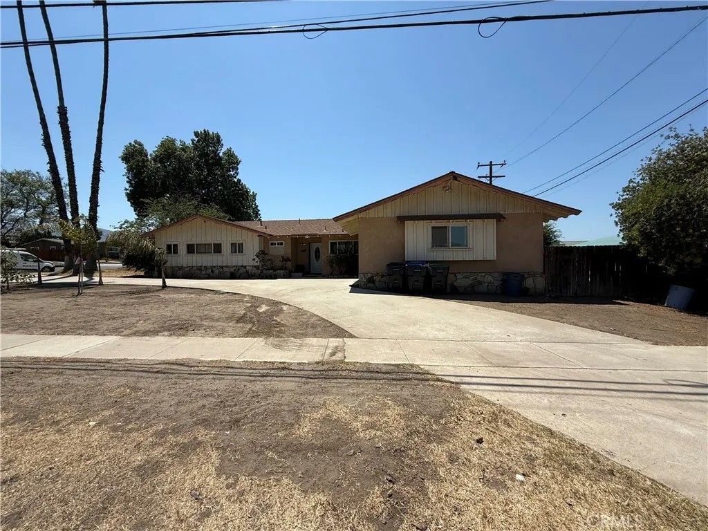 Photo of 1710 Garretson Avenue, Corona, CA 92879 (MLS # PW25164252)