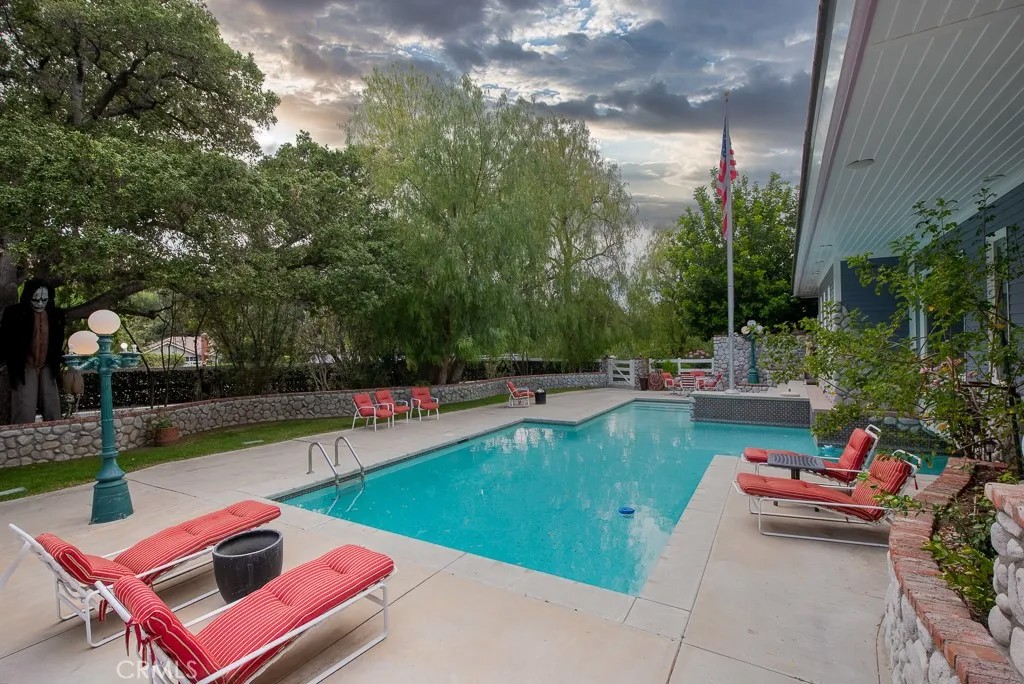 15657 Live Oak Springs Canyon