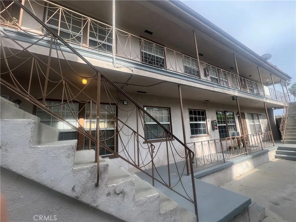 Photo of 3039 W Vernon Ave, Los Angeles, CA 90008 (MLS # DW26077548)