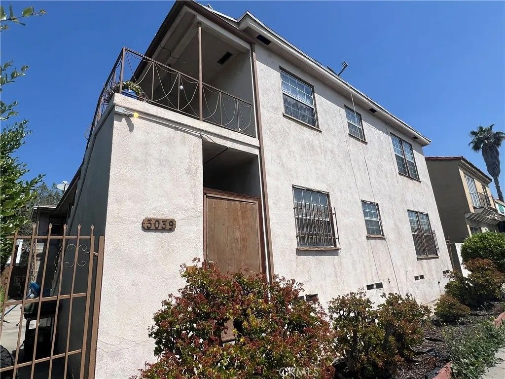 Photo of 3039 W Vernon Ave, Los Angeles, CA 90008 (MLS # DW26077548)