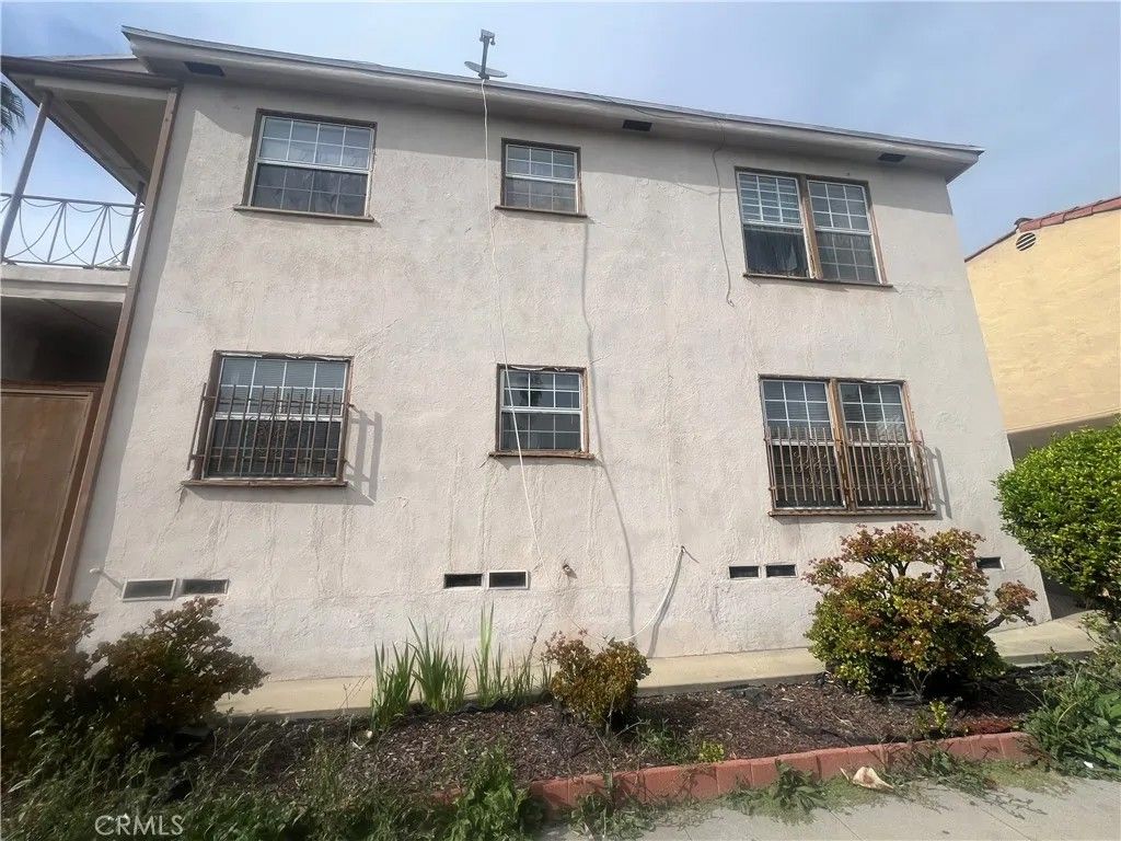 Photo of 3039 W Vernon Ave, Los Angeles, CA 90008 (MLS # DW26077548)
