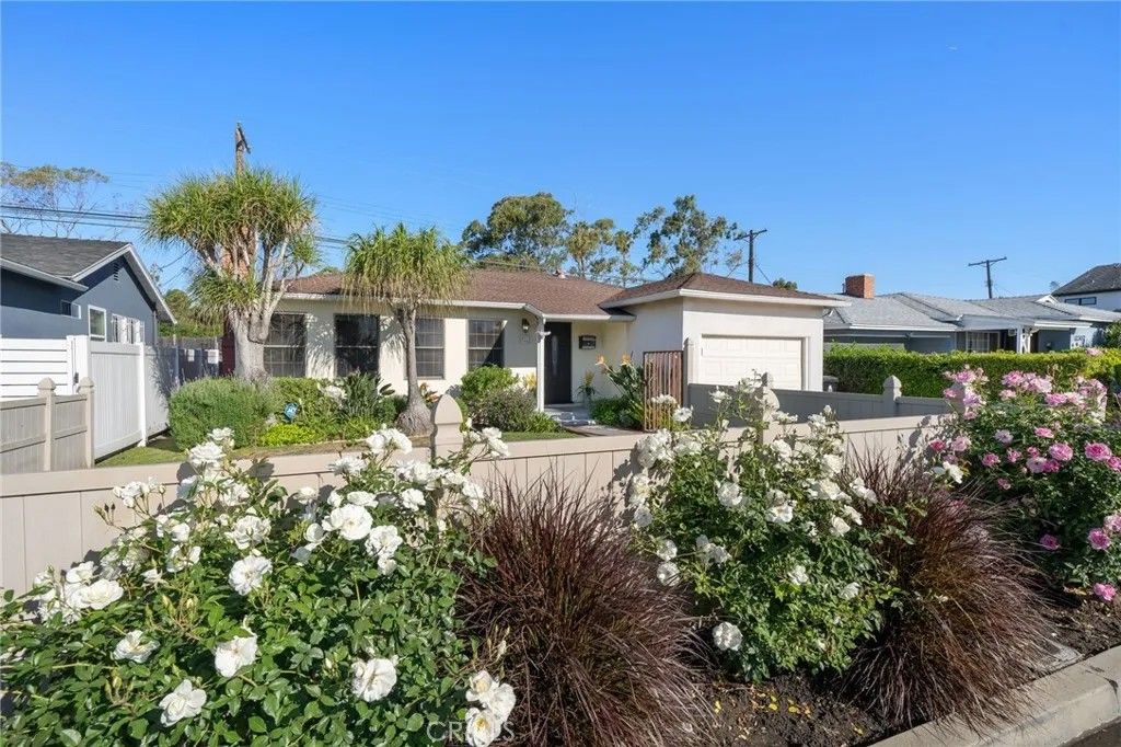 Photo of 12313 Alberta Dr, Culver City, CA 90230 (MLS # SR26060485)