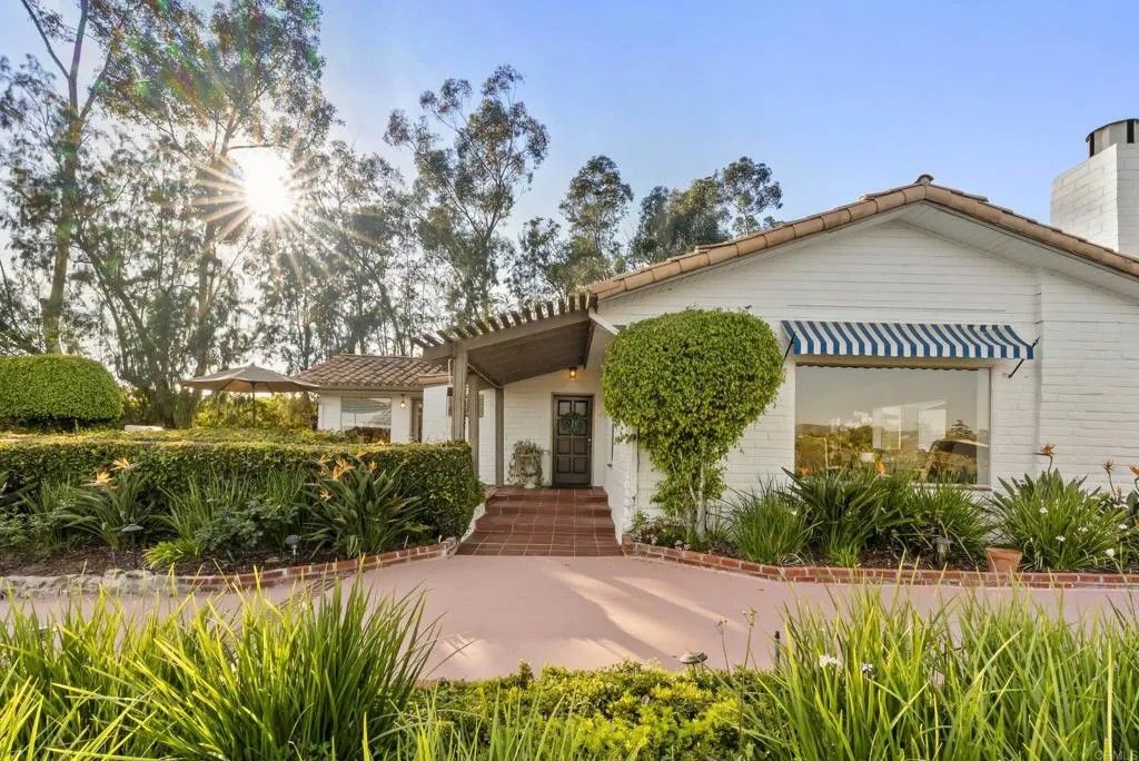 Photo of 6416 Lago Lindo, Rancho Santa Fe, CA 92067 (MLS # NDP2602480)