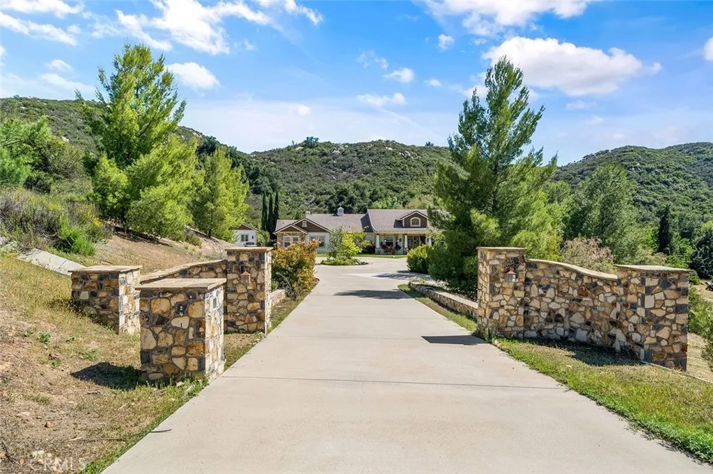 41275 Hacienda Drive