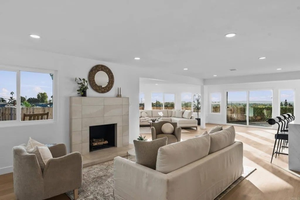 942 Monterey Court
