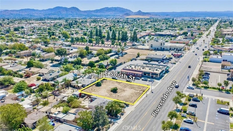 359 S Riverside