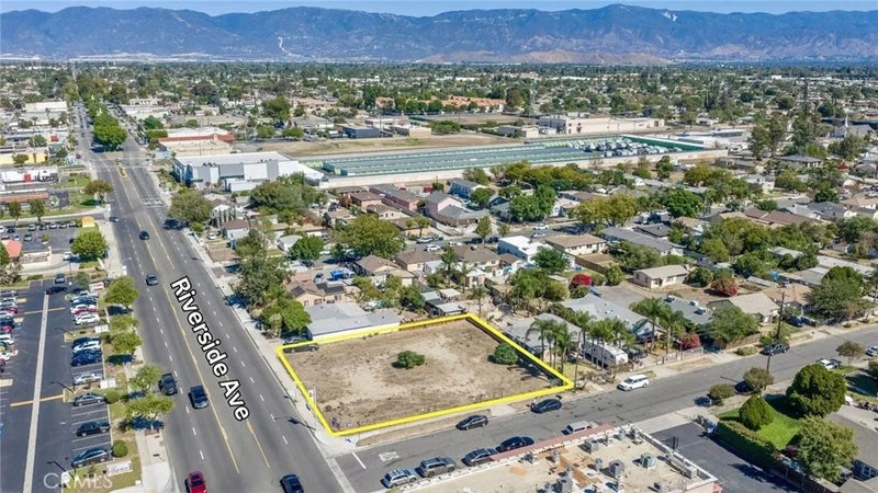 359 S Riverside