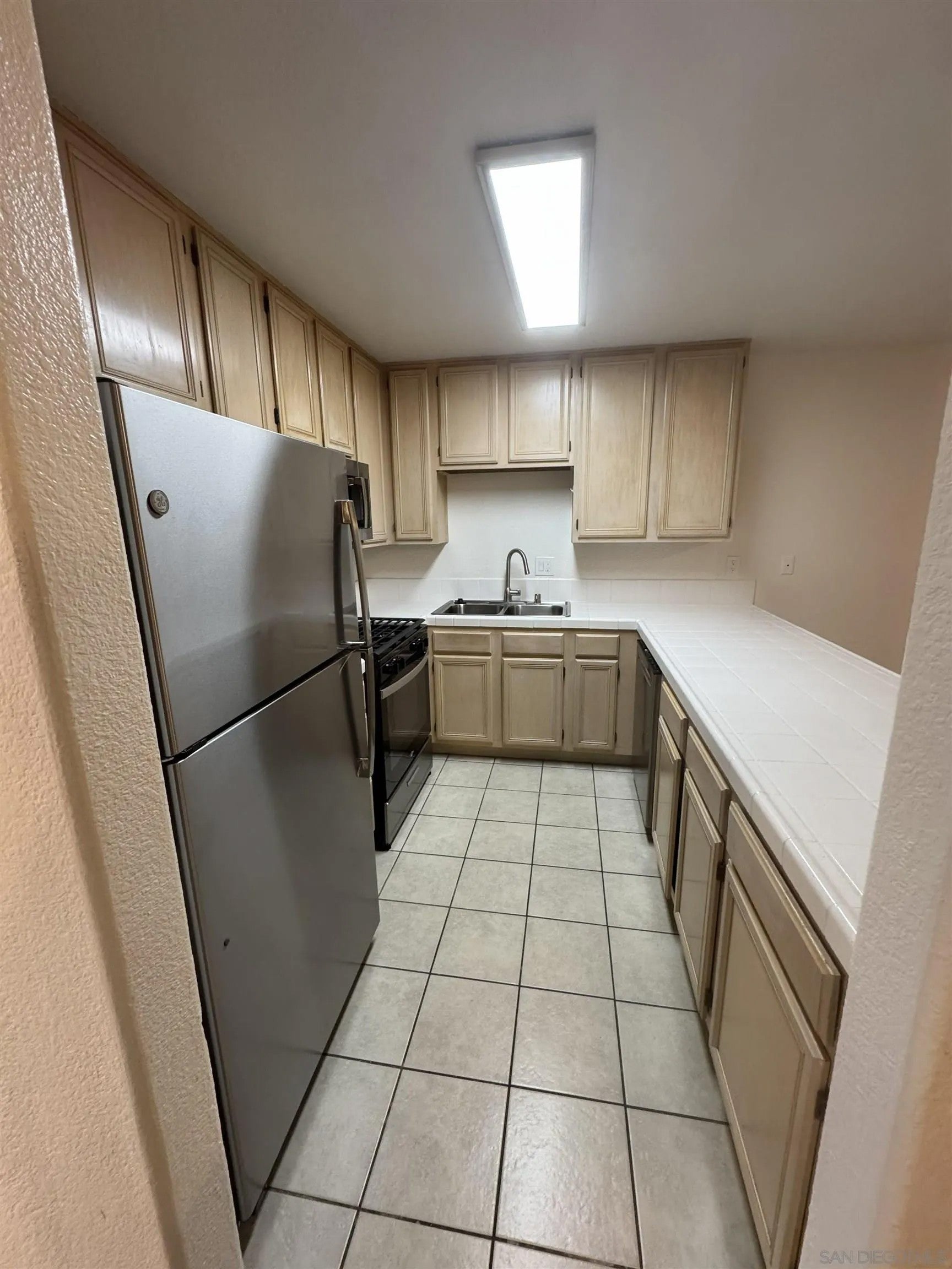 4933 Voltaire St 2