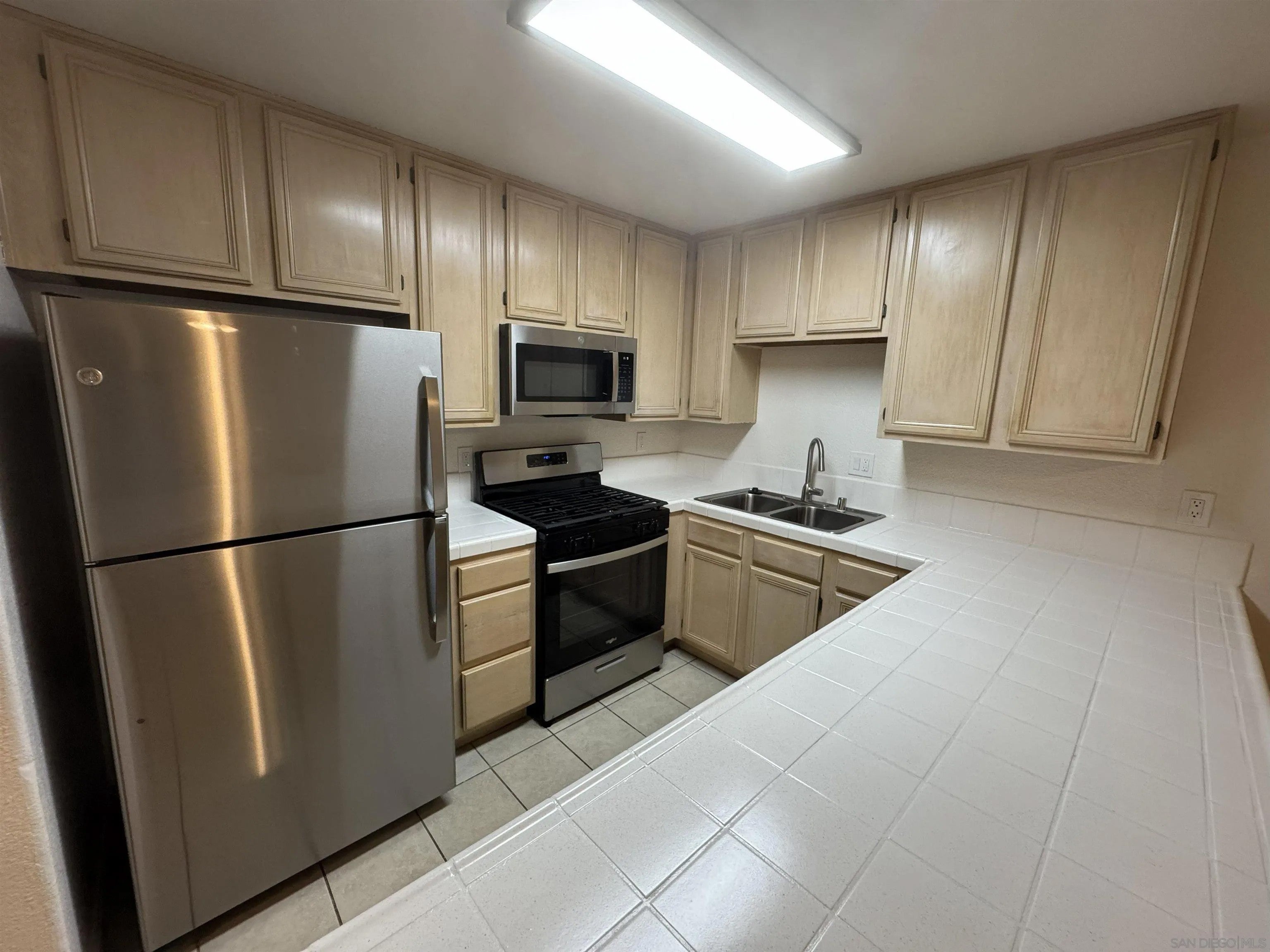 4933 Voltaire St 2