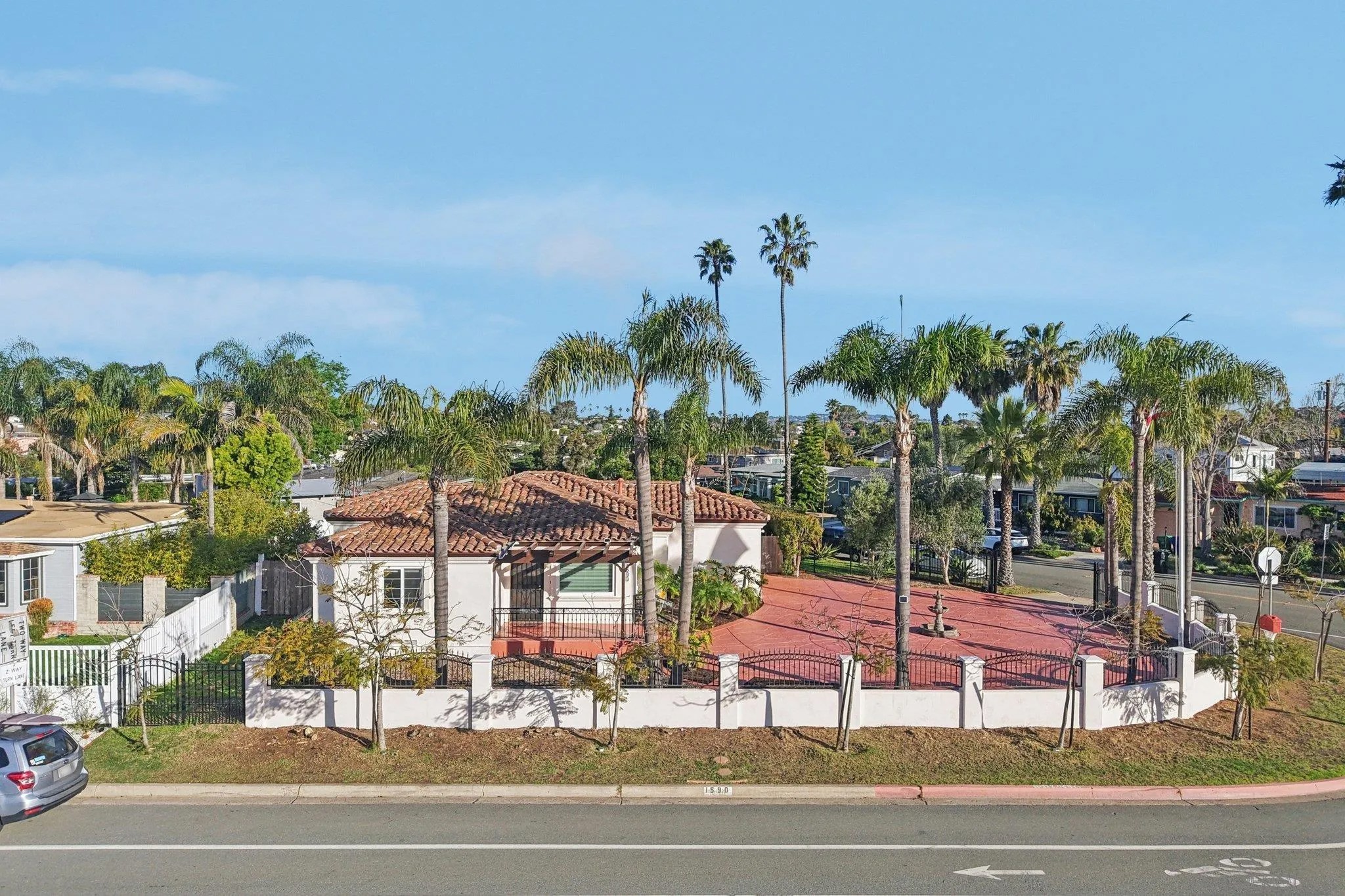 1590 Chatsworth Blvd