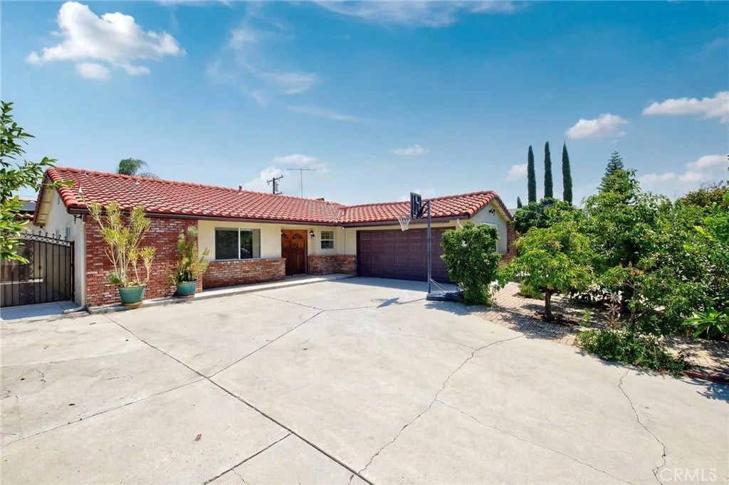 129 E Rancho