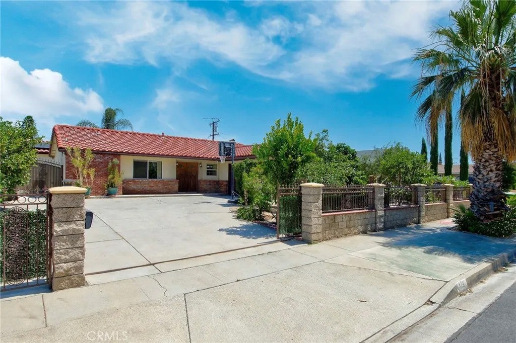 129 E Rancho