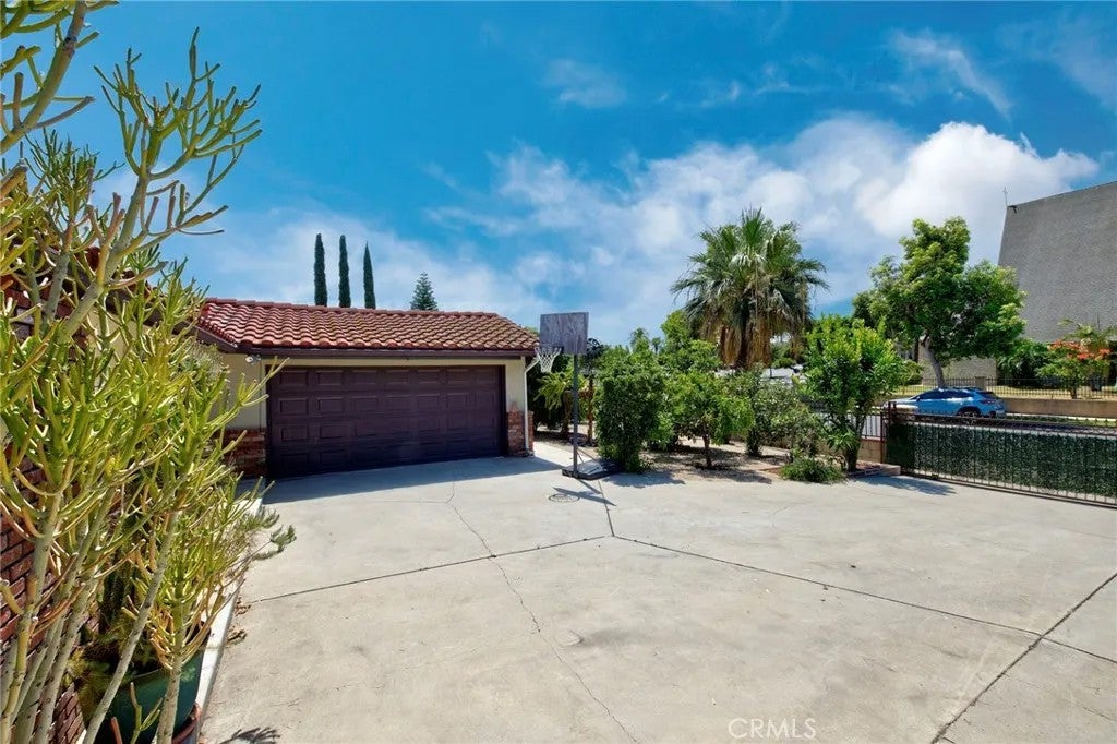 129 E Rancho
