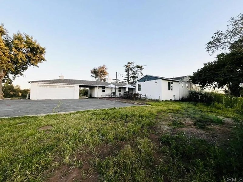 1060 Crest View Dr