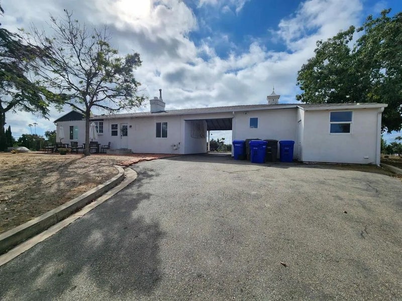 1060 Crest View Dr