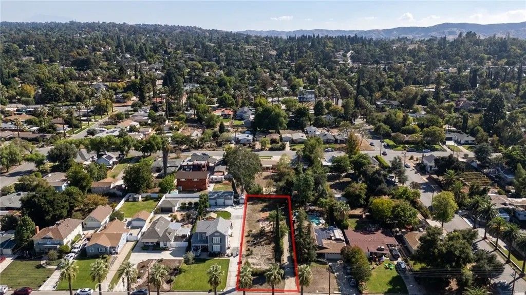 Photo of 0 W Palm, Redlands, CA 92373 (MLS # IV25244005)