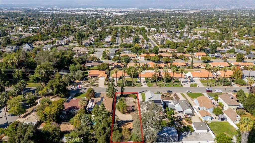 Photo of 0 W Palm, Redlands, CA 92373 (MLS # IV25244005)