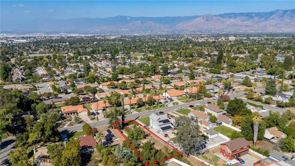 Photo of 0 W Palm, Redlands, CA 92373 (MLS # IV25244005)